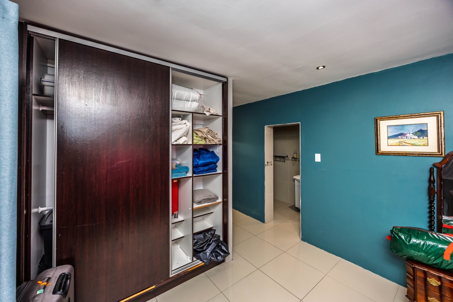 To Let 5 Bedroom Property for Rent in Cove Rock Eastern Cape